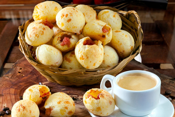 Pão de queijo recheado
