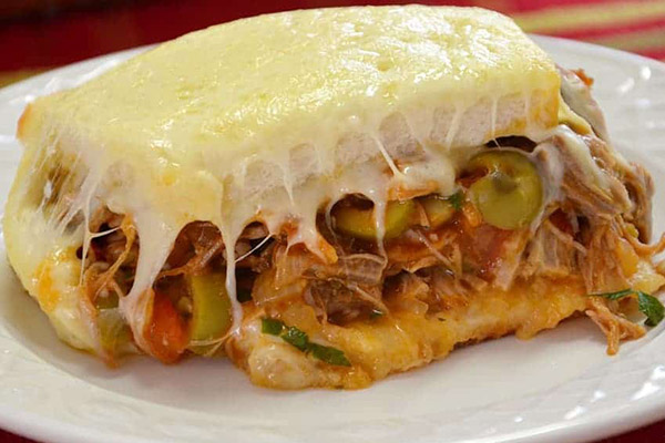 Torta de pão de forma com carne